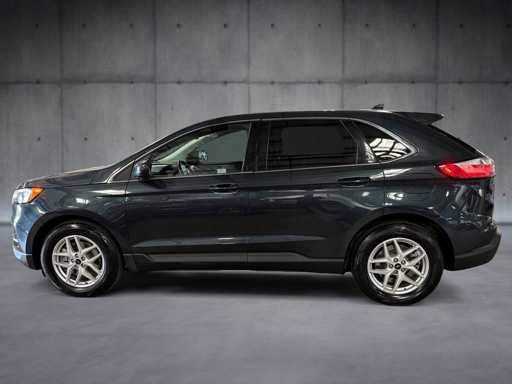 Used 2023 Ford Edge SEL image 2