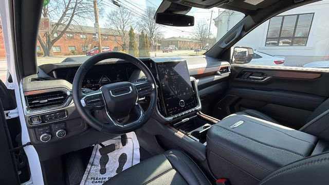 Used 2025 GMC Yukon XL Denali AWD/4WD image 19
