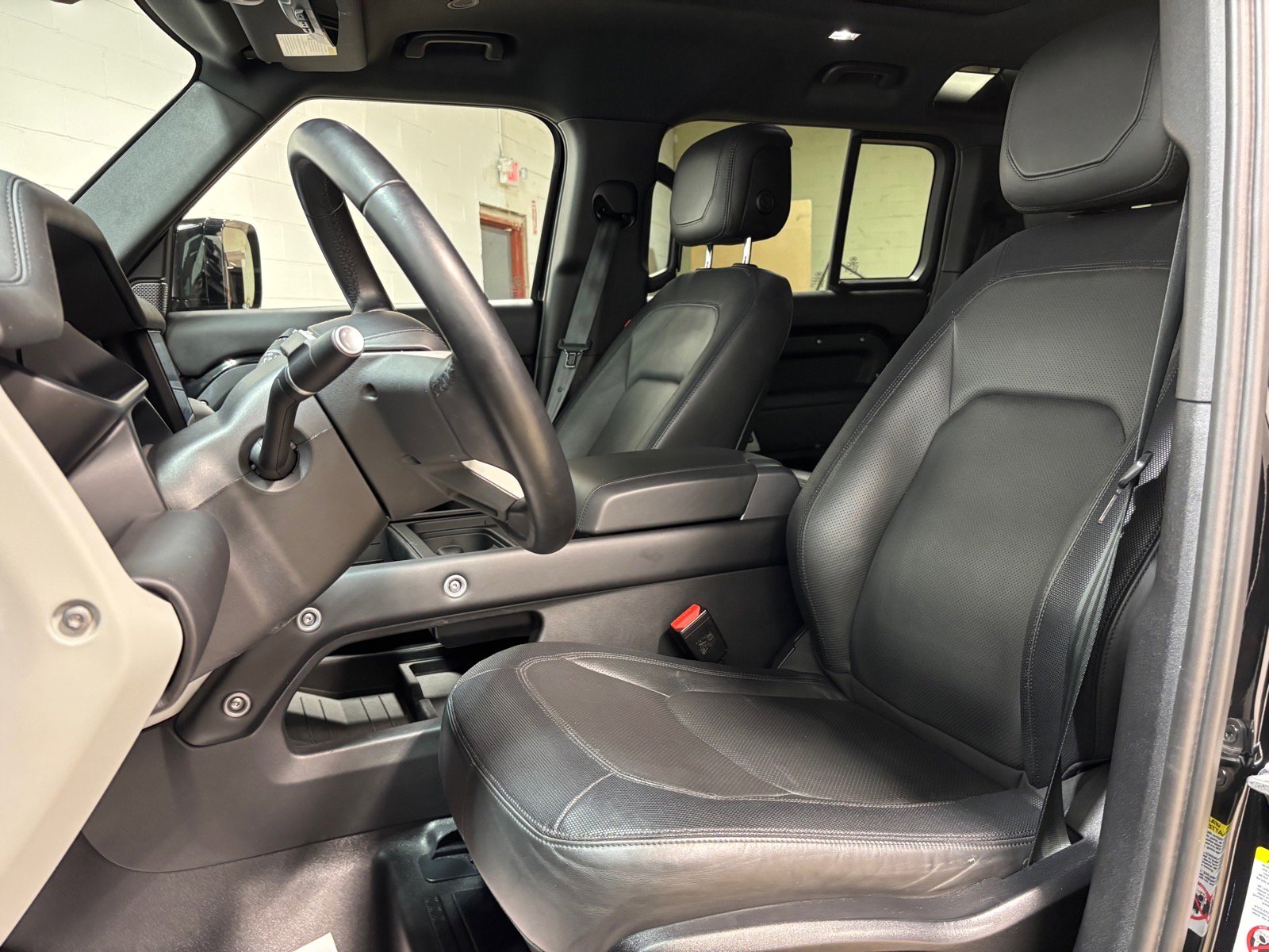 Used 2023 Land Rover Defender 110 X-Dynamic SE image 22