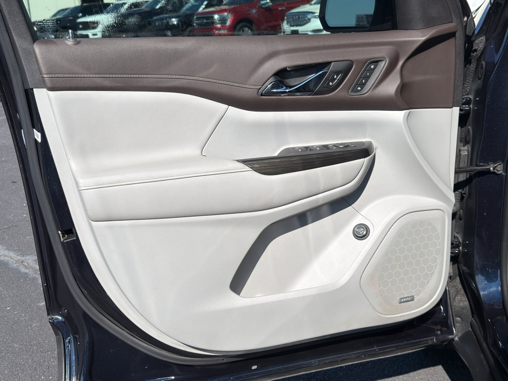 Used 2021 GMC Acadia SLT w/ Technology Package FWD image 30