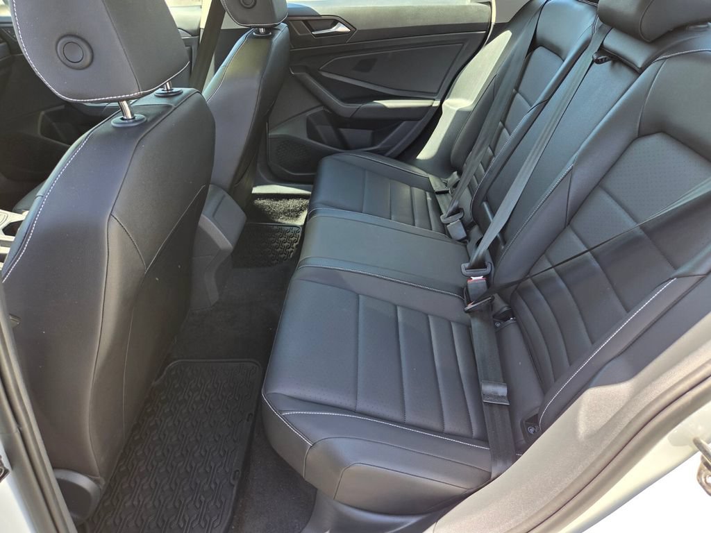 Used 2024 Volkswagen Jetta SE w/ Panoramic Sunroof Package FWD image 12