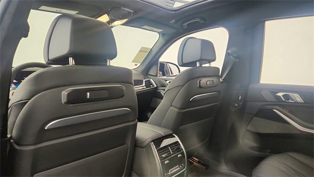 Used 2026 BMW X7 M60i image 35