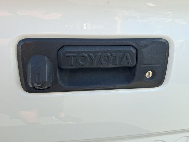 Used 2017 Toyota Tacoma SR5 AWD/4WD image 31