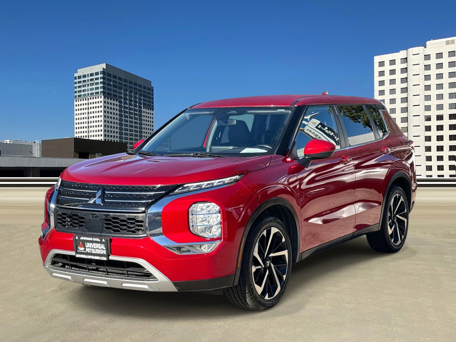 Used 2023 Mitsubishi Outlander SE image 3