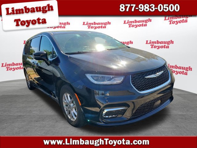 Used 2025 Chrysler Pacifica Select FWD image 1