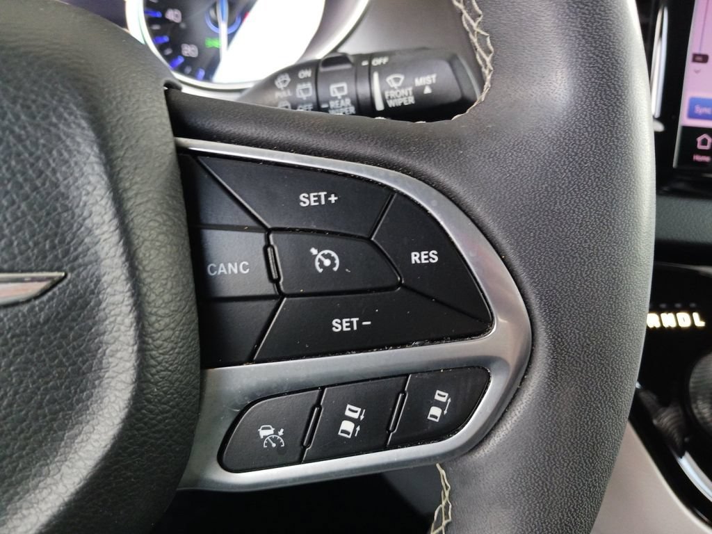 Used 2022 Chrysler Pacifica Touring-L w/ Uconnect Theater Family Group FWD image 33