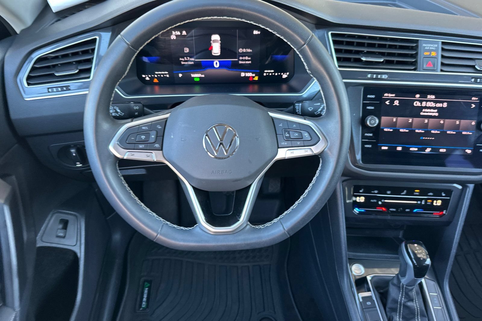 Used 2024 Volkswagen Tiguan SE AWD/4WD image 15
