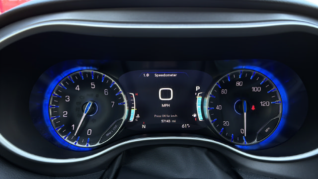Used 2025 Chrysler Pacifica Select FWD image 13