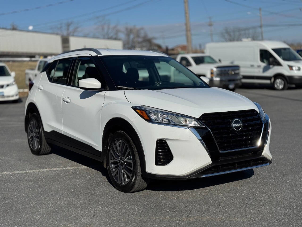 Used 2023 Nissan Kicks SV FWD image 3