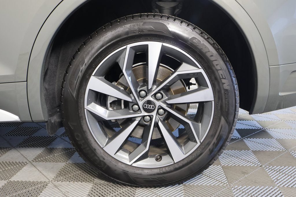 Used 2023 Audi Q5 2.0T Premium w/ Convenience Package AWD/4WD image 16