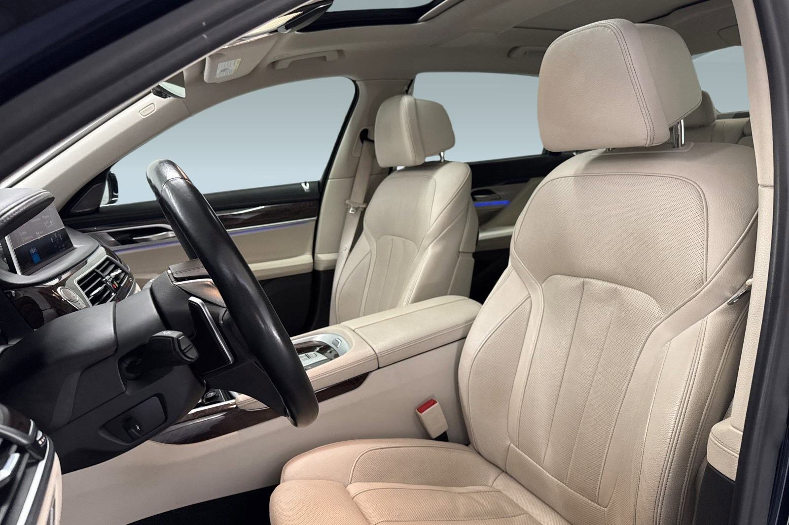 Used 2019 BMW 740i w/ Executive Package image 5