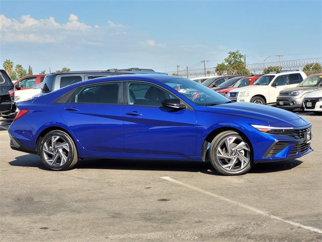 New 2025 Hyundai Elantra SEL image 3