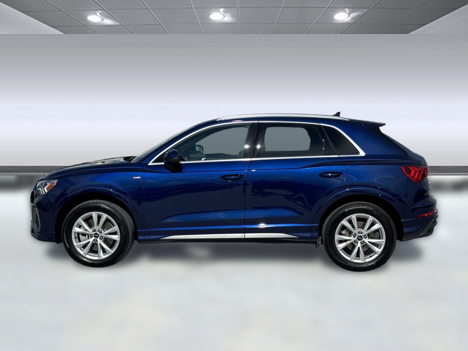 Certified 2025 Audi Q3 2.0T Premium w/ Convenience Package AWD/4WD image 2