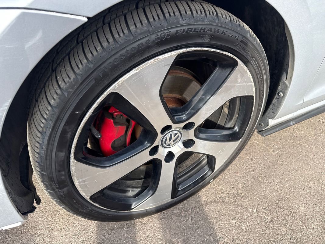 Used 2015 Volkswagen GTI SE FWD image 11