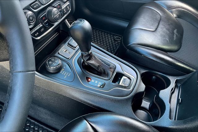 Used 2021 Jeep Cherokee Trailhawk image 15