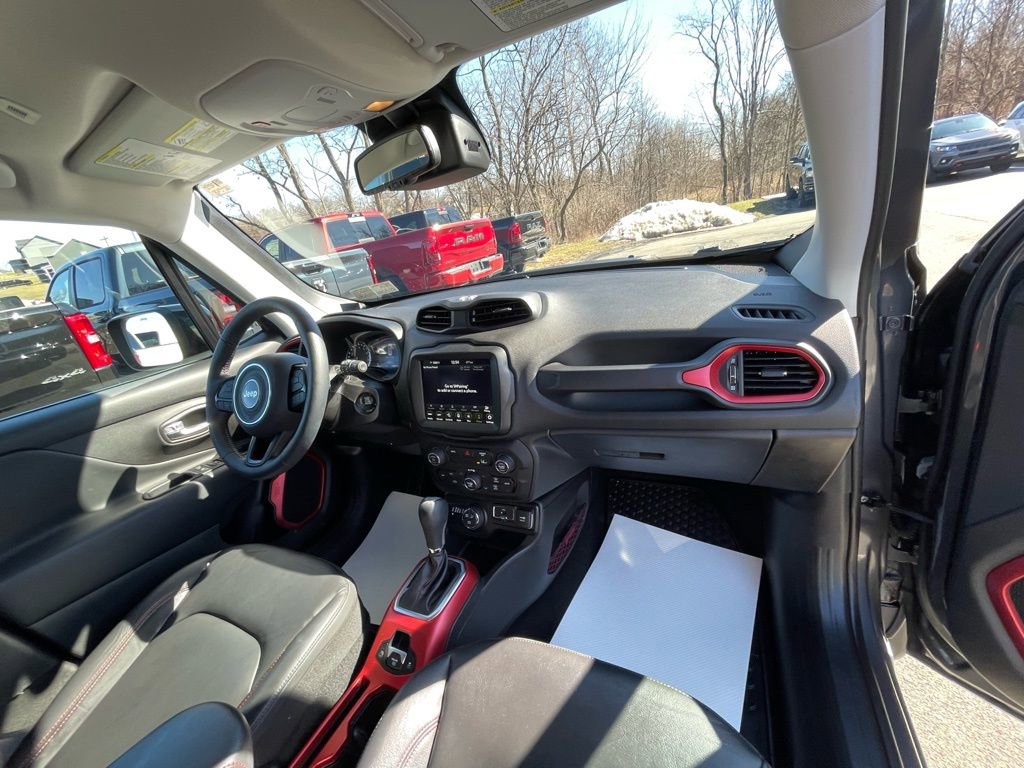 Used 2022 Jeep Renegade Trailhawk image 11