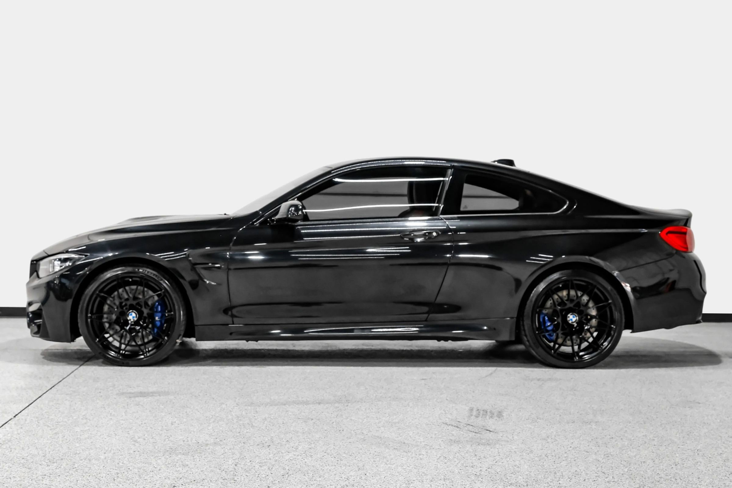 Used 2019 BMW M4 Coupe w/ Competition Package RWD image 9