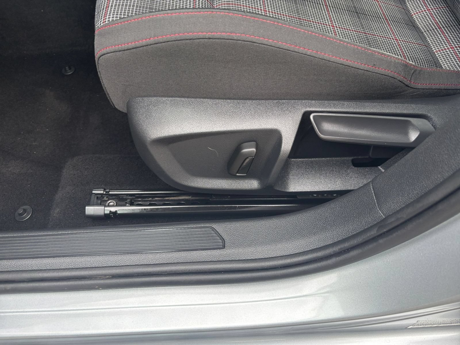Used 2026 Volkswagen Golf S FWD image 19
