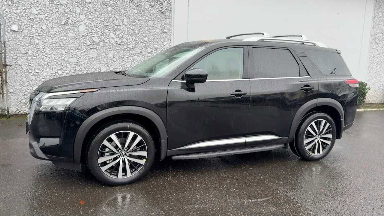 New 2025 Nissan Pathfinder Platinum w/ Cargo Package image 2