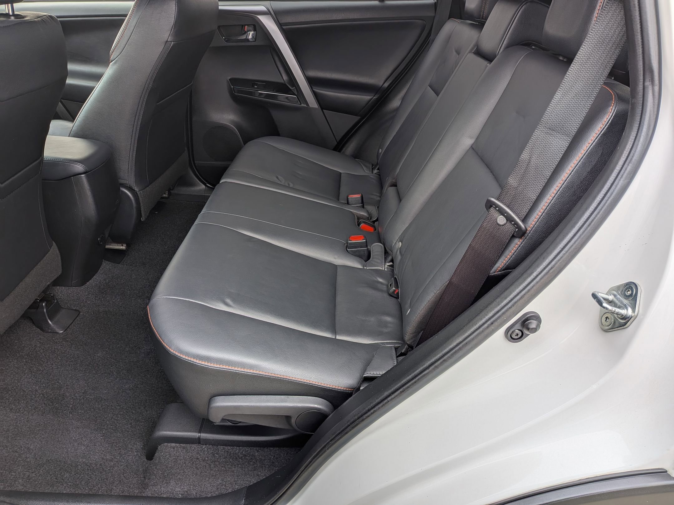 Used 2018 Toyota RAV4 SE w/ Power Extra Value Package image 24