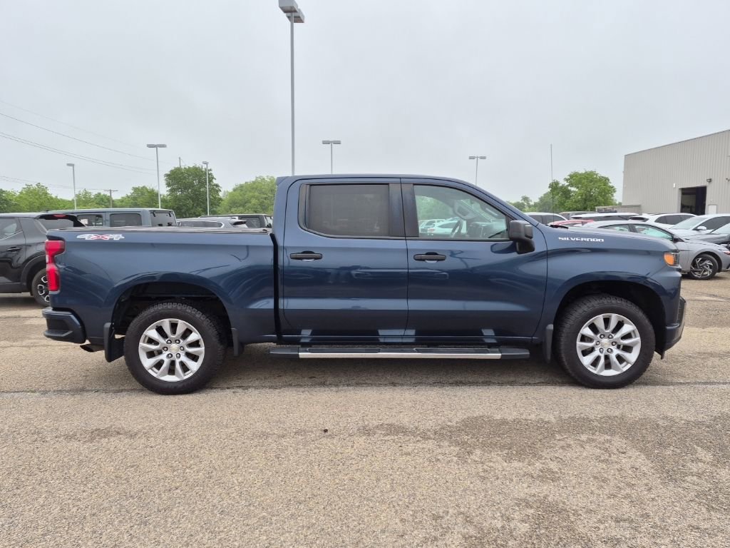 Used 2020 Chevrolet Silverado 1500 Custom w/ Custom Value Package AWD/4WD image 3