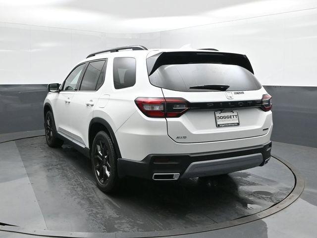 New 2025 Honda Pilot Touring image 8