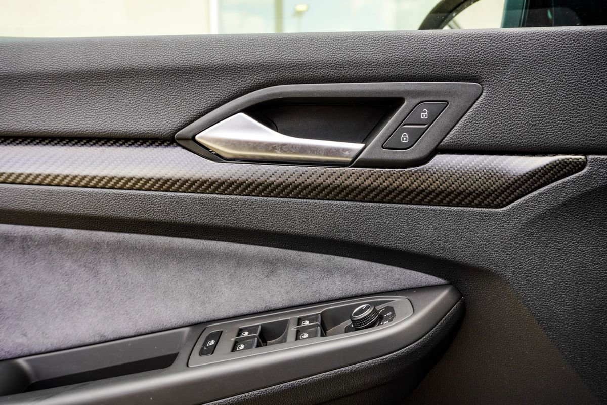 Used 2025 Volkswagen Golf R Black Edition image 34