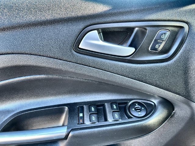 Used 2017 Ford Escape SE w/ SE Cold Weather Package AWD/4WD image 23