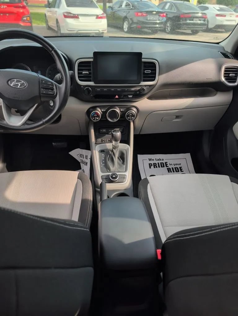 Used 2022 Hyundai Venue SEL FWD image 15