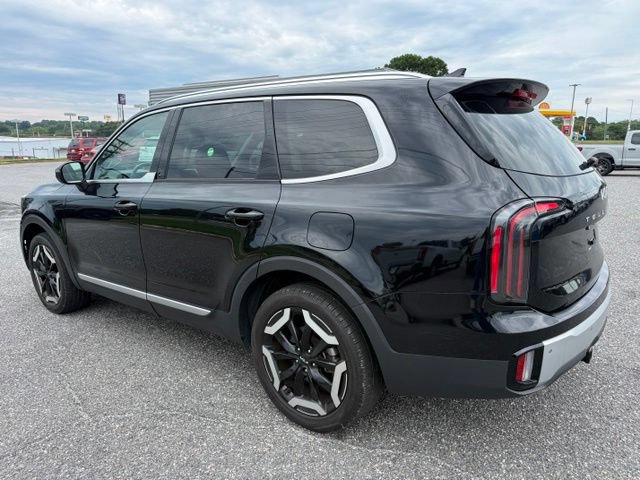 Used 2024 Kia Telluride EX w/ EX Captain's Chair Package FWD image 8