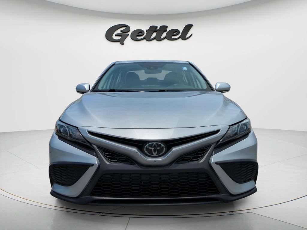Used 2022 Toyota Camry SE w/ Audio Upgrade Package FWD image 2