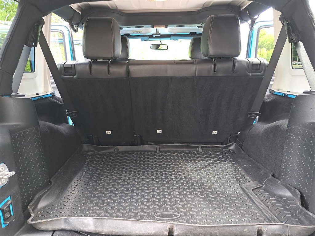 Used 2018 Jeep Wrangler Unlimited Rubicon w/ Connectivity Group image 12