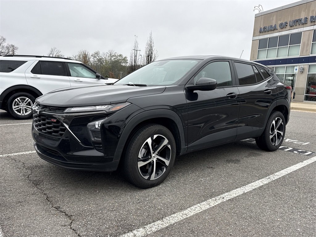 Used 2024 Chevrolet Trax RS w/ Driver Confidence Package image 2