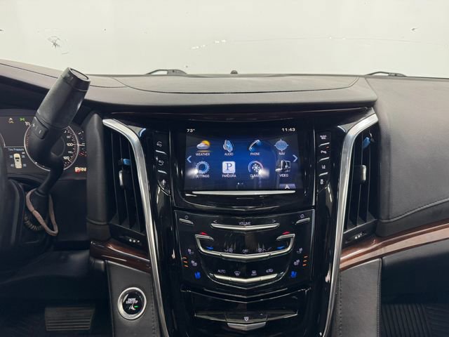 Used 2015 Cadillac Escalade Luxury RWD image 4