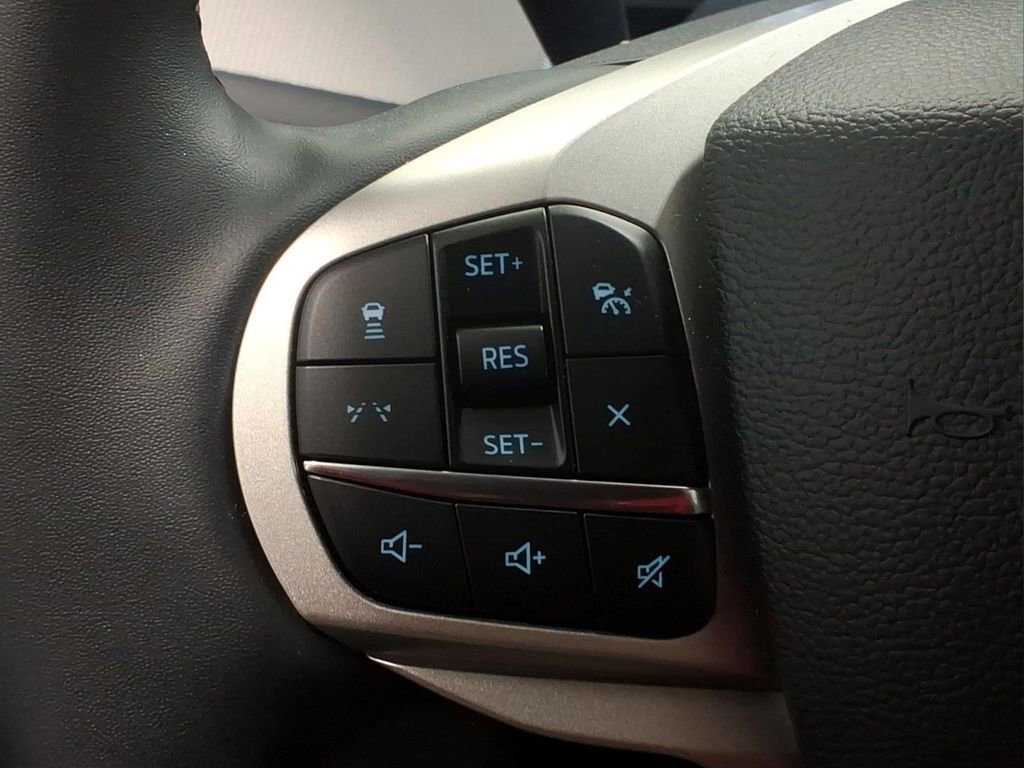 Used 2025 Ford Explorer Active AWD/4WD image 19
