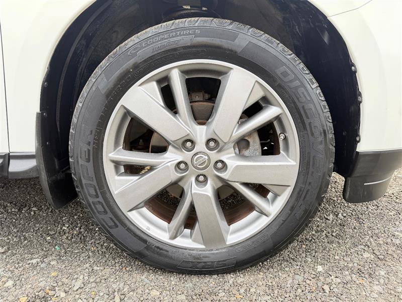 Used 2013 Nissan Pathfinder Platinum AWD/4WD image 9
