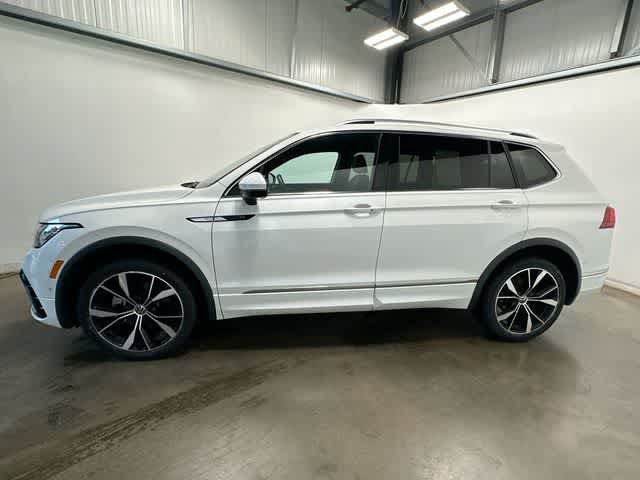 Used 2023 Volkswagen Tiguan SEL R-Line AWD/4WD image 2