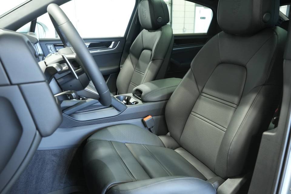 New 2026 Porsche Cayenne E-Hybrid Coupe image 5