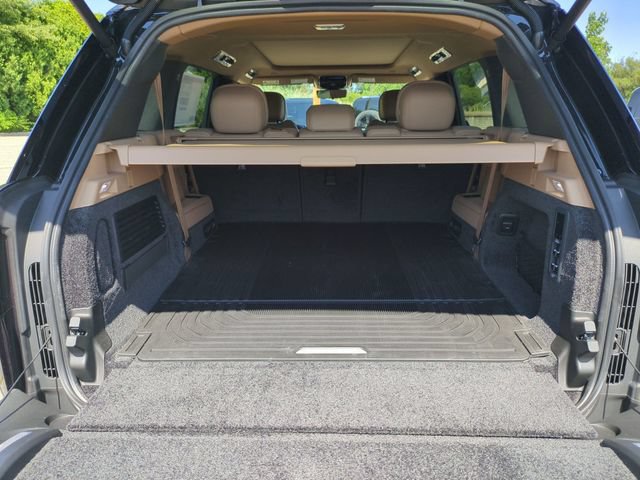 New 2026 Land Rover Range Rover Long Wheelbase SE AWD/4WD image 16