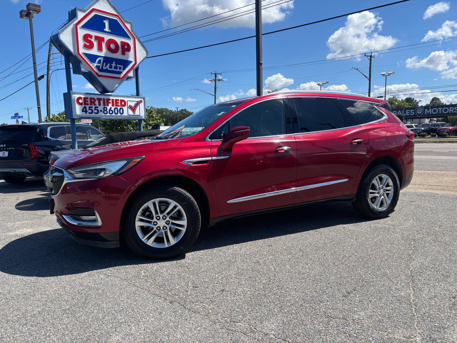 Used 2020 Buick Enclave Essence image 2