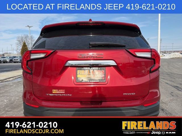 Used 2024 GMC Terrain SLE w/ LPO, Floor Liner Package image 6