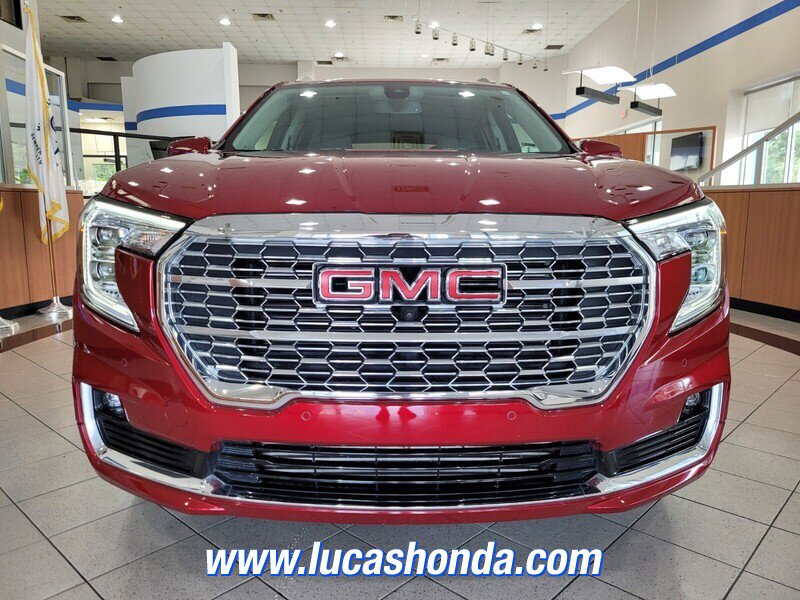 Used 2023 GMC Terrain Denali w/ Denali Premium Package image 2