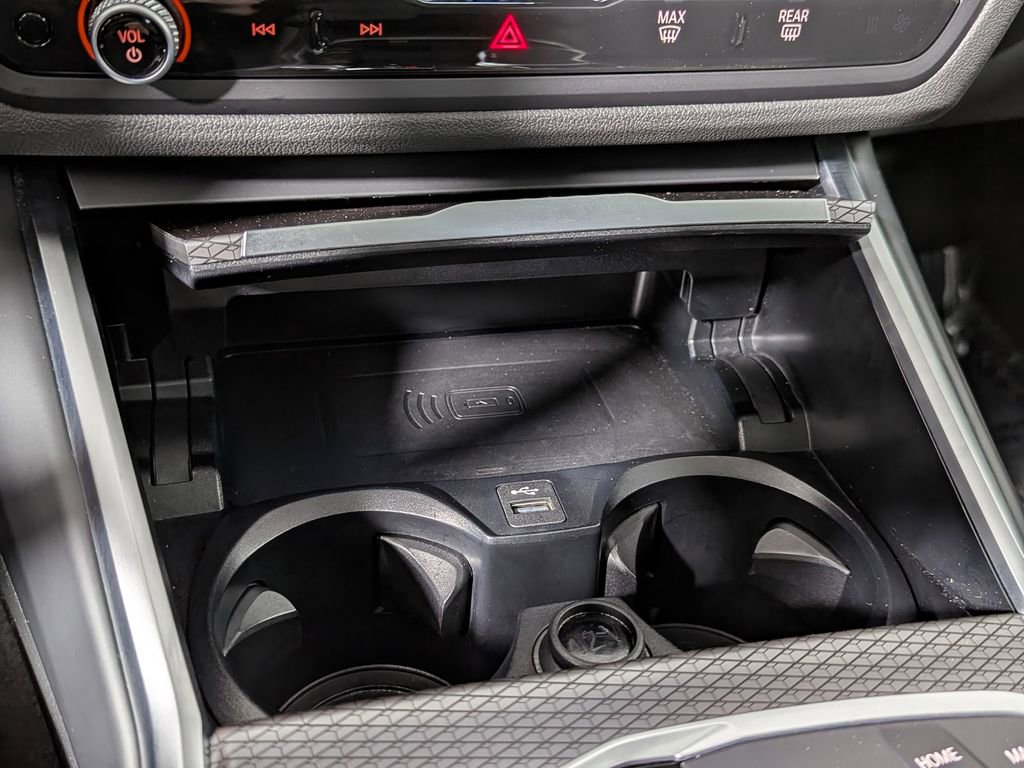 Used 2025 BMW 330i xDrive Sedan w/ M Sport Package image 27