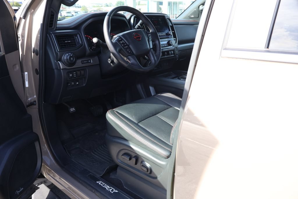 Used 2023 Nissan Titan PRO-4X w/ Pro-4x Convenience Package AWD/4WD image 11