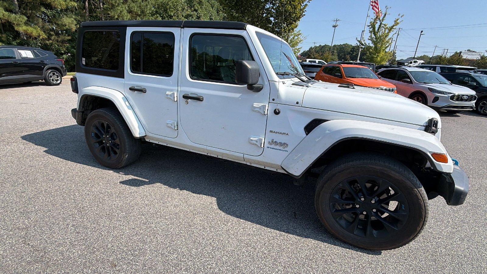 Used 2023 Jeep Wrangler Unlimited Sahara AWD/4WD image 5