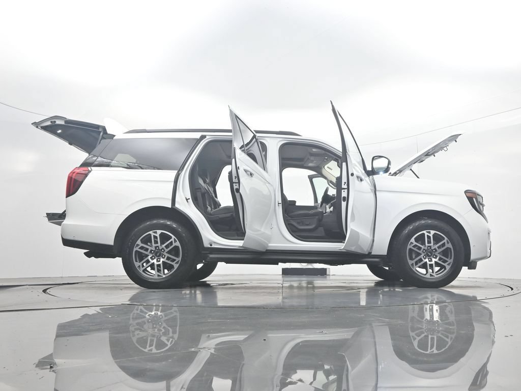 Used 2025 Ford Expedition Active AWD/4WD image 52