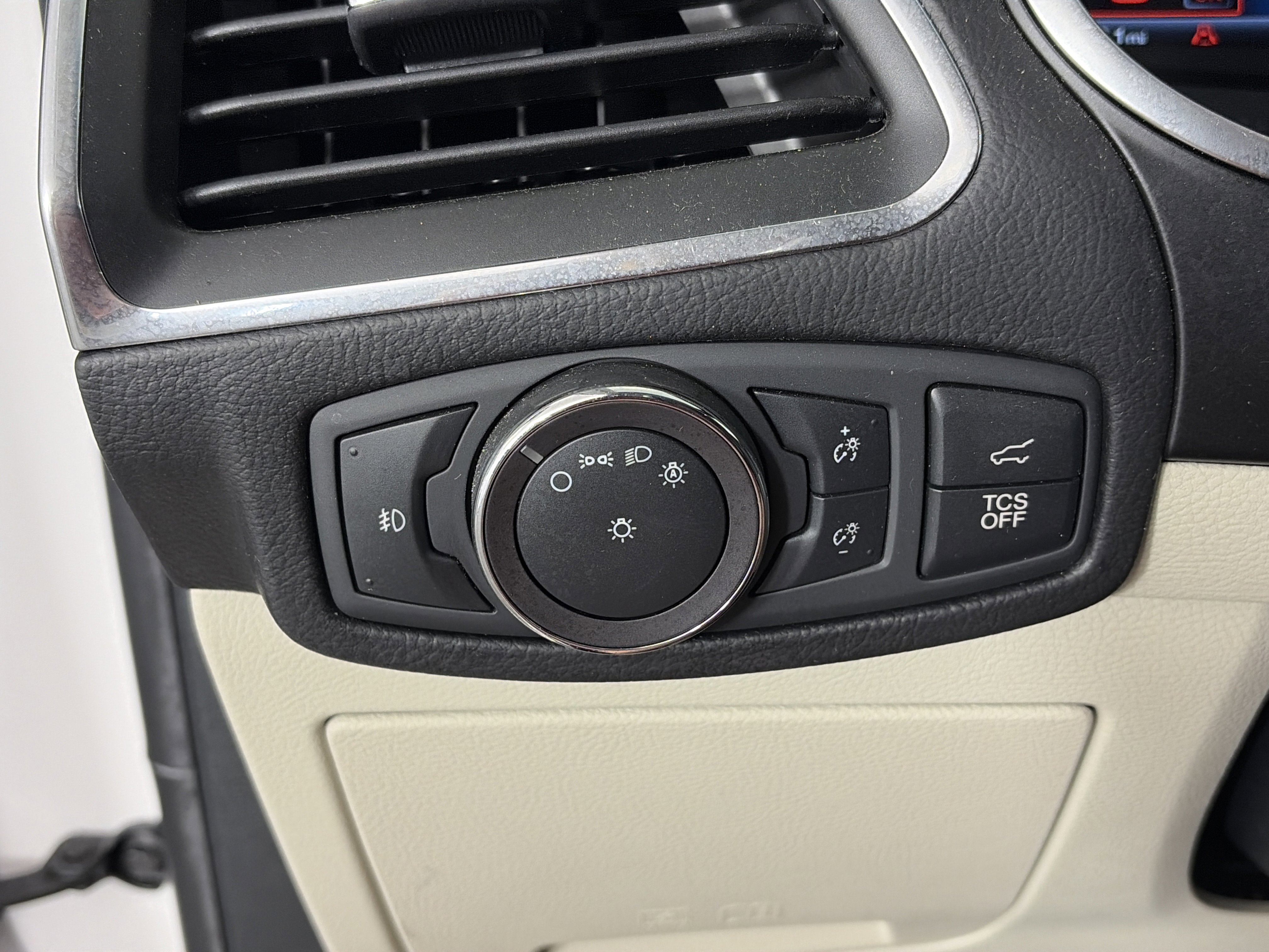 Used 2019 Ford Edge Titanium w/ Cold Weather Package image 30