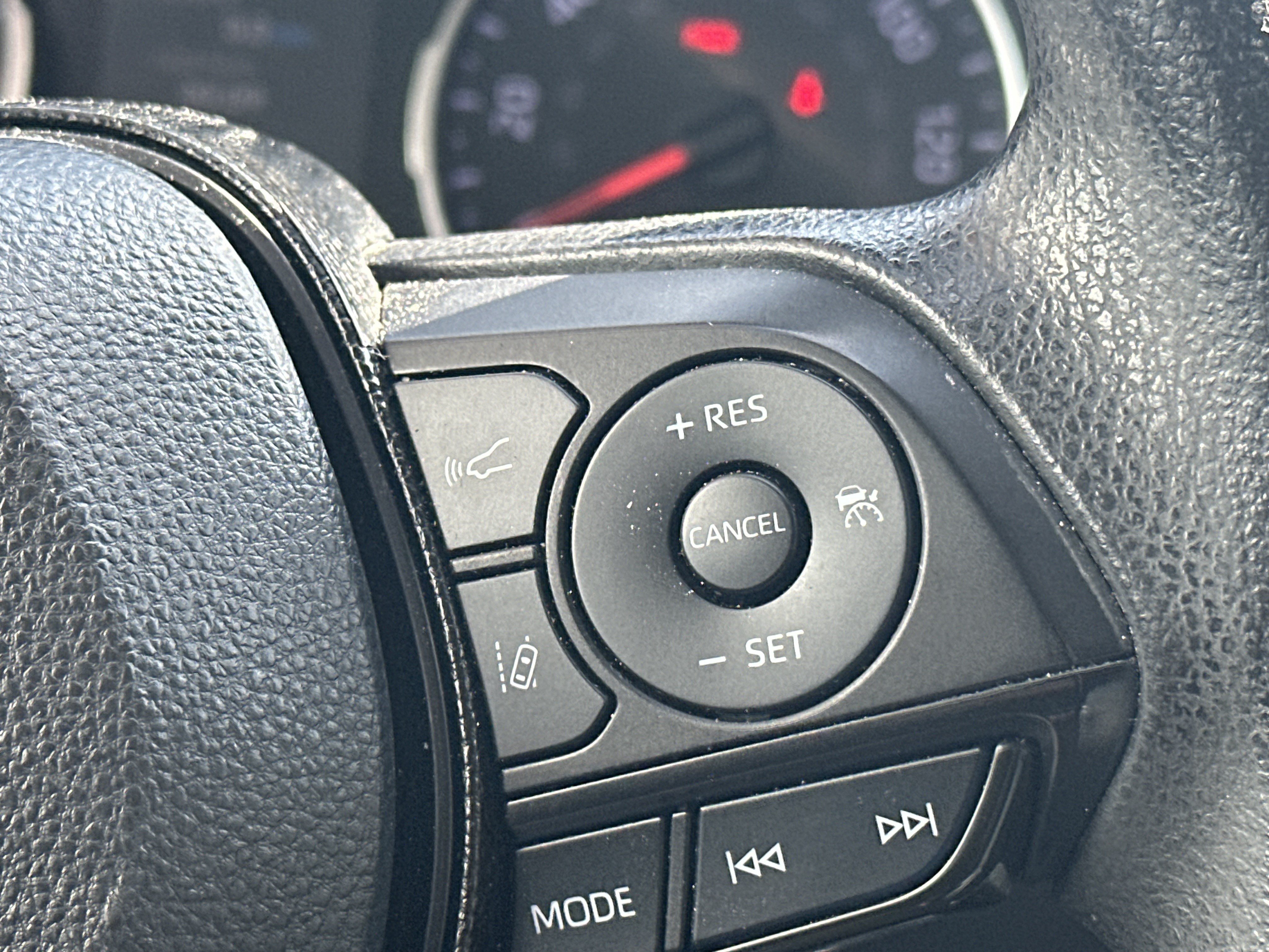 Used 2020 Toyota RAV4 LE FWD image 19
