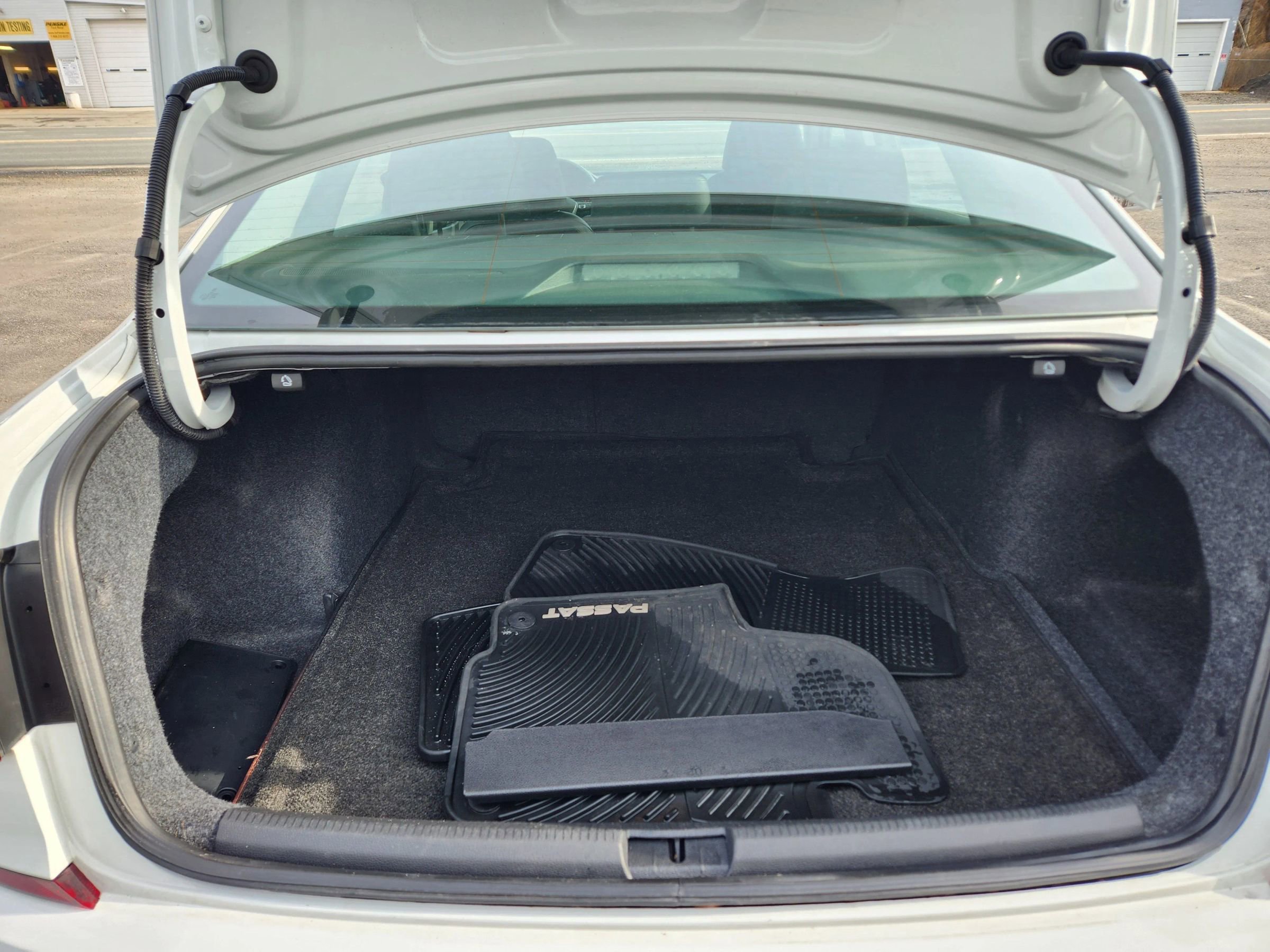 Used 2018 Volkswagen Passat 2.0T SE image 15