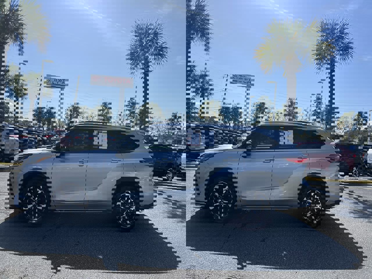 Used 2022 Toyota Highlander XSE image 7